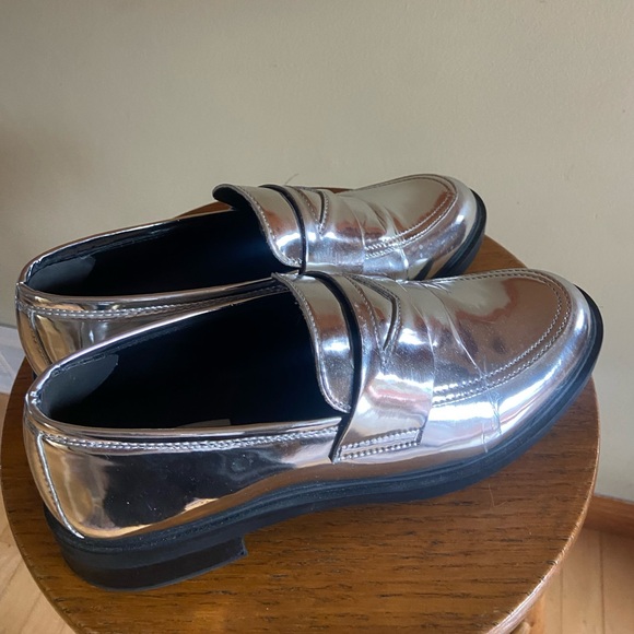Steve Madden Silver Chrome Metallic Loafers Size 9.5 - Picture 6 of 6